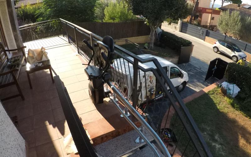 Pujaescales Redlift Garden per escales exteriors amb corves