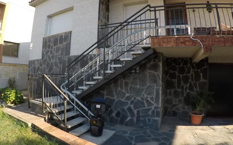 Pujaescales Redlift Garden per escales exteriors amb corves