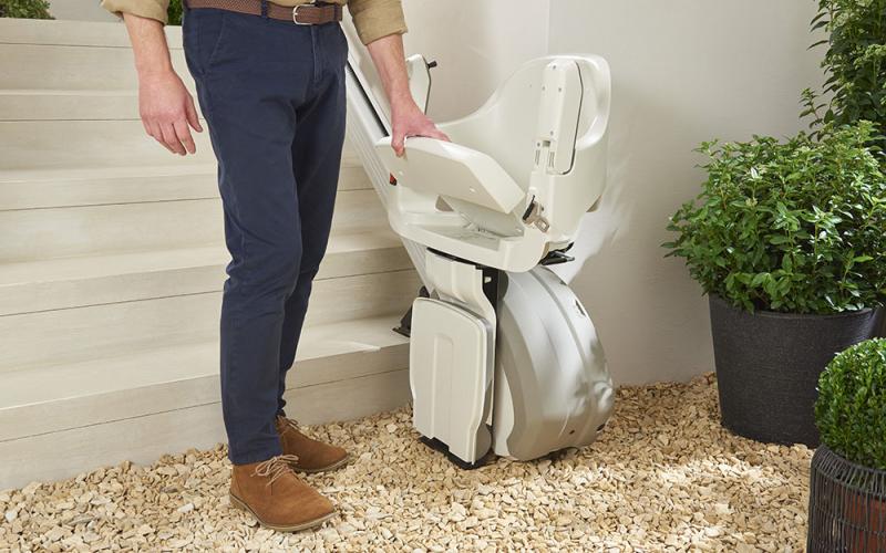 HomeGlide Exterior, cadira salvaescales dissenyada especialment per a ús exterior.